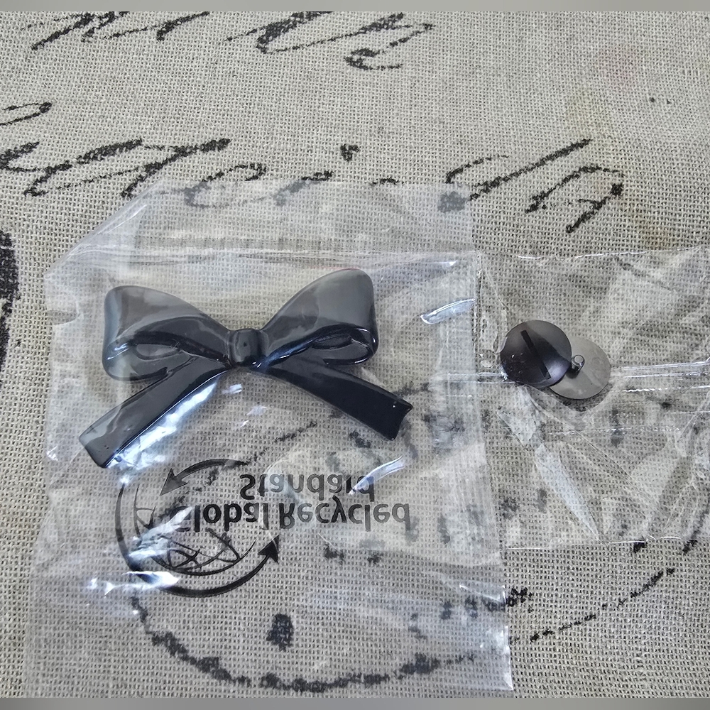 Coach Personalization Handbag Pin (Bow)